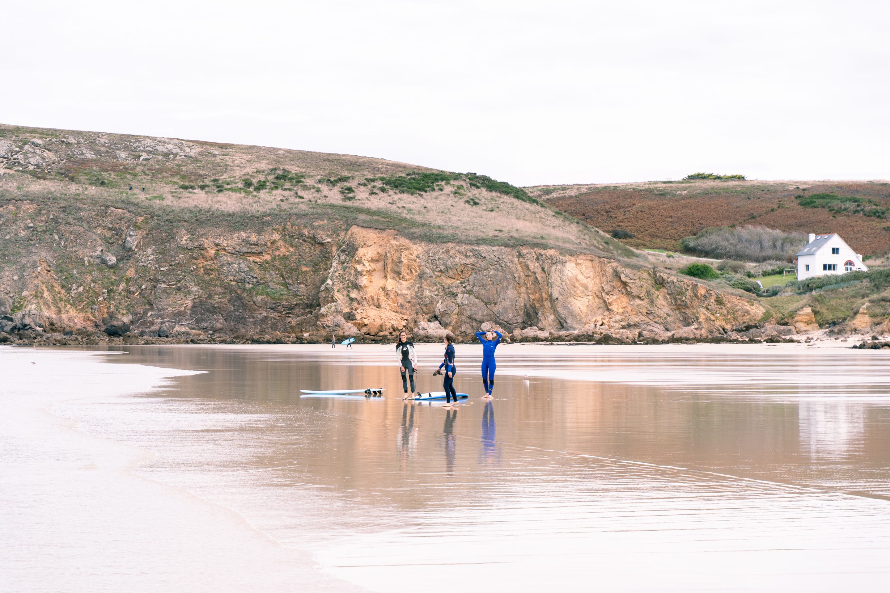 Surf et Yoga en Bretagne, Anne Maelle dorel surfeuse et professeur de yoga